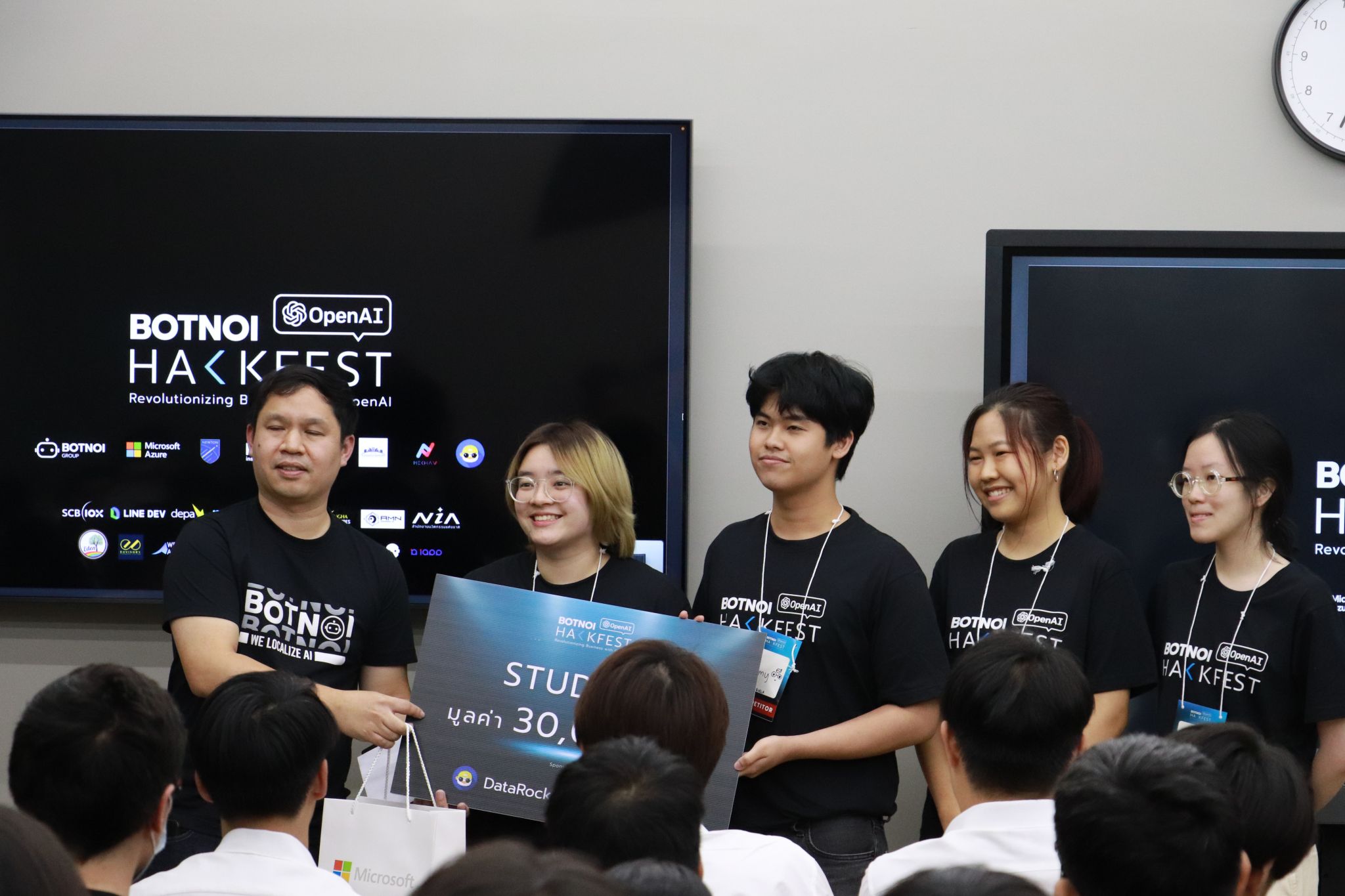 Eyequila คว้าอันดับ 1 ในการแข่งขัน Botnoi X OpenAI Hackathon! 🎉